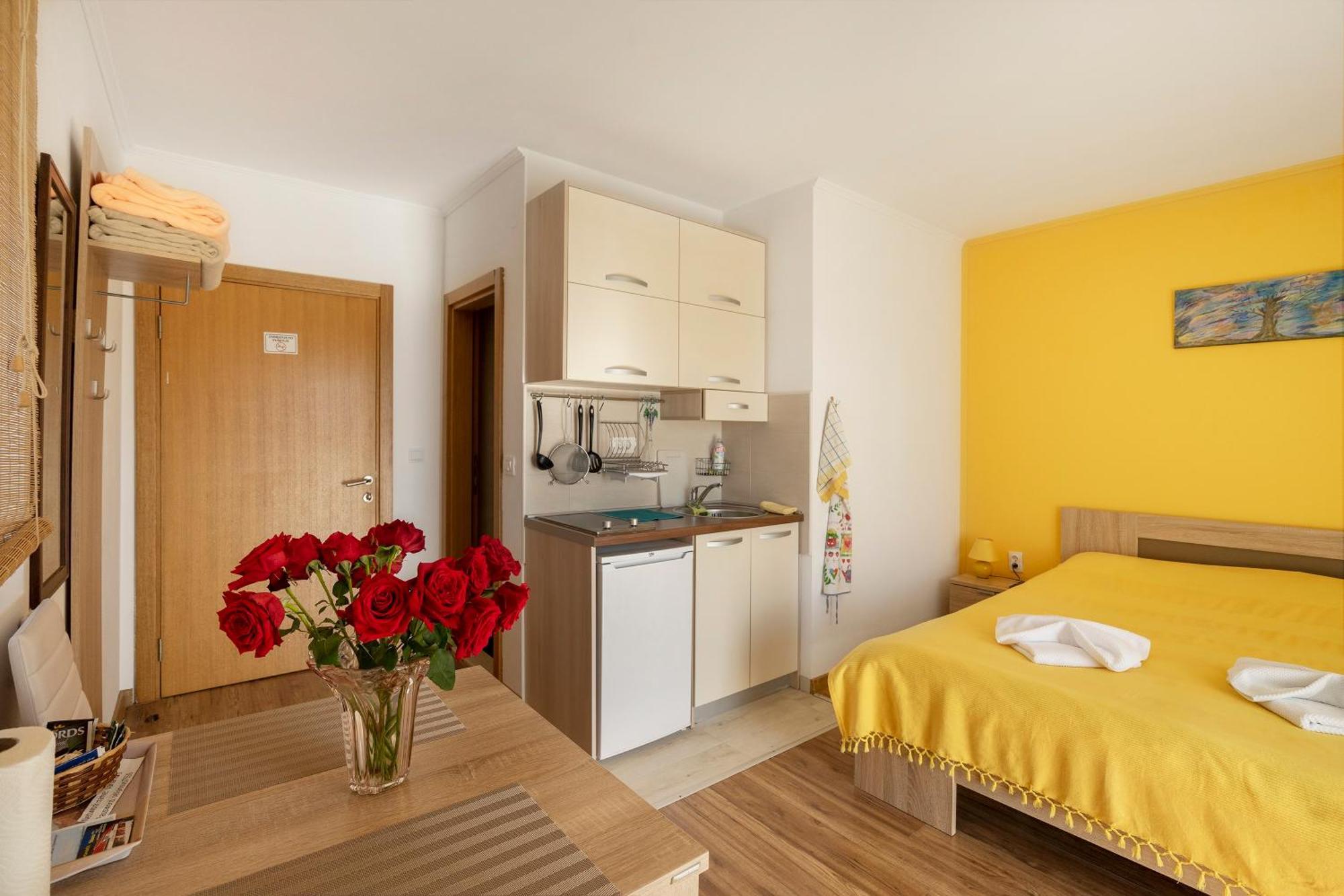 Apartments Viktoria Tivat Exterior photo